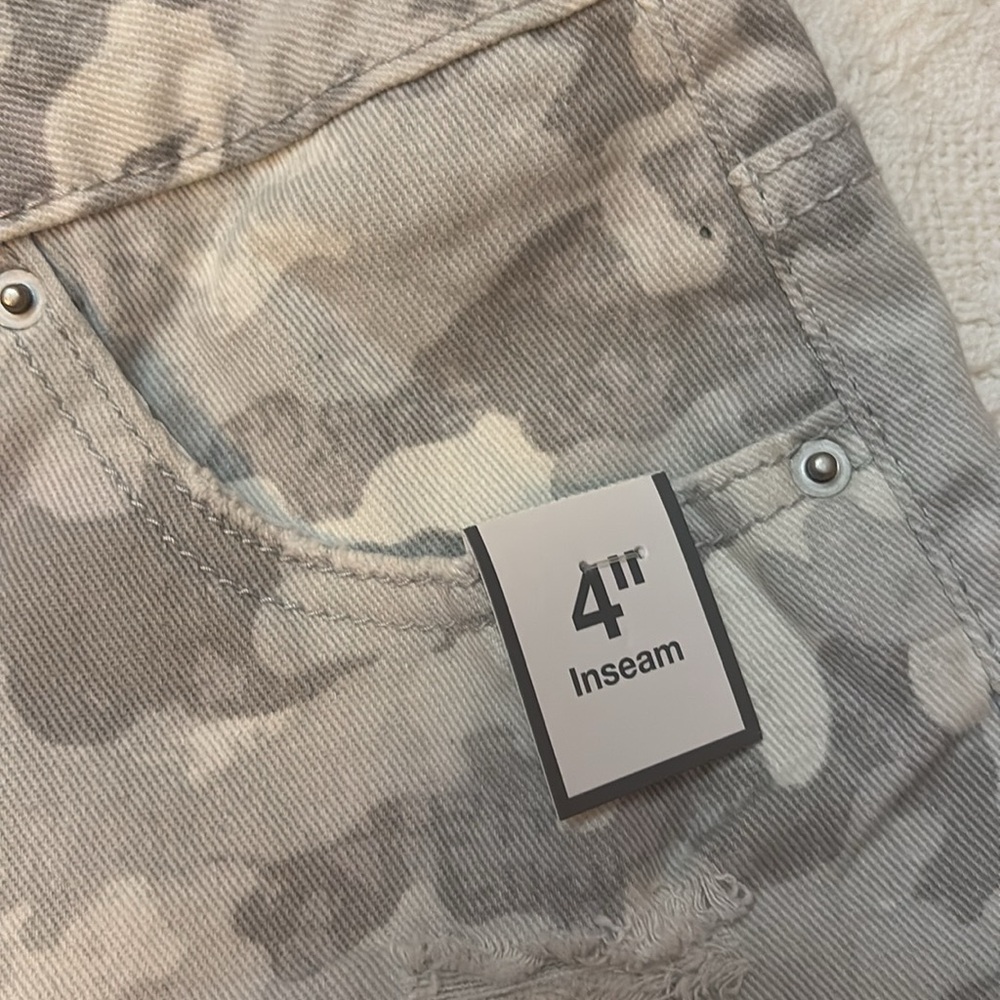 Time And Tru Camouflage Women's Shorts Relaxed Fit Mid Rise | Size 10 - Picture 9 of 13